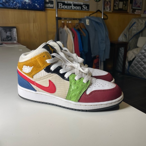 Kid's Air Jordan 1 Mid SE GS "Messy Room boys size 4Y - Picture 2 of 7